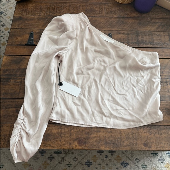 Brand New Sz M Astr Soft Beige Pinkish One Sleeve Blouse - Picture 1 of 7